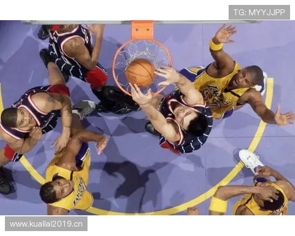 《回顾NBA经典瞬间精彩集锦激烈对决与绝美扣篮再现赛场传奇》 - 副本 (2)