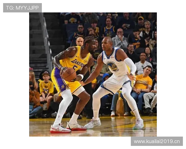 NBA赛后焦点：詹姆斯带领湖人逆转战胜勇士，库里三分未能绝杀 - 副本 (2)